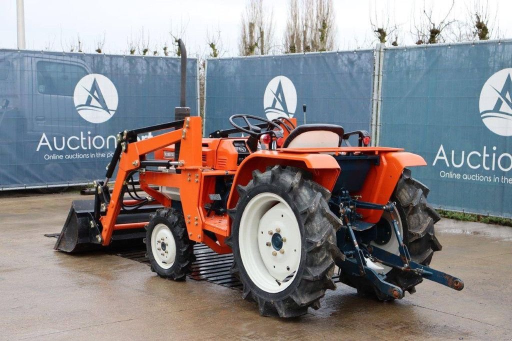 Traktor типа Kubota B1600DT, Gebrauchtmaschine в Antwerpen (Фотография 4)