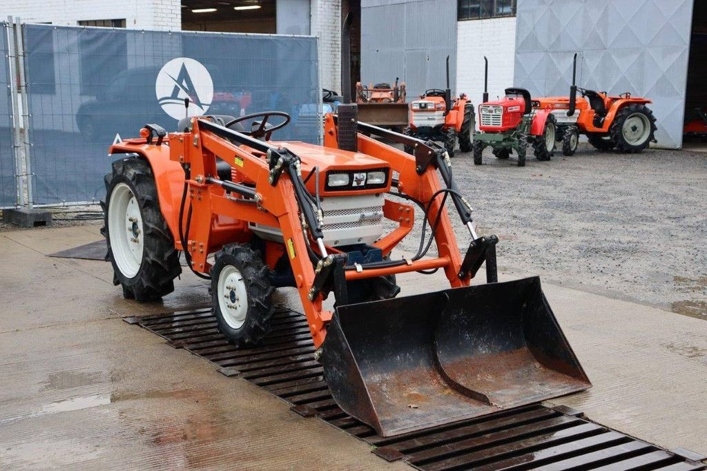 Traktor типа Kubota B1600DT, Gebrauchtmaschine в Antwerpen (Фотография 8)