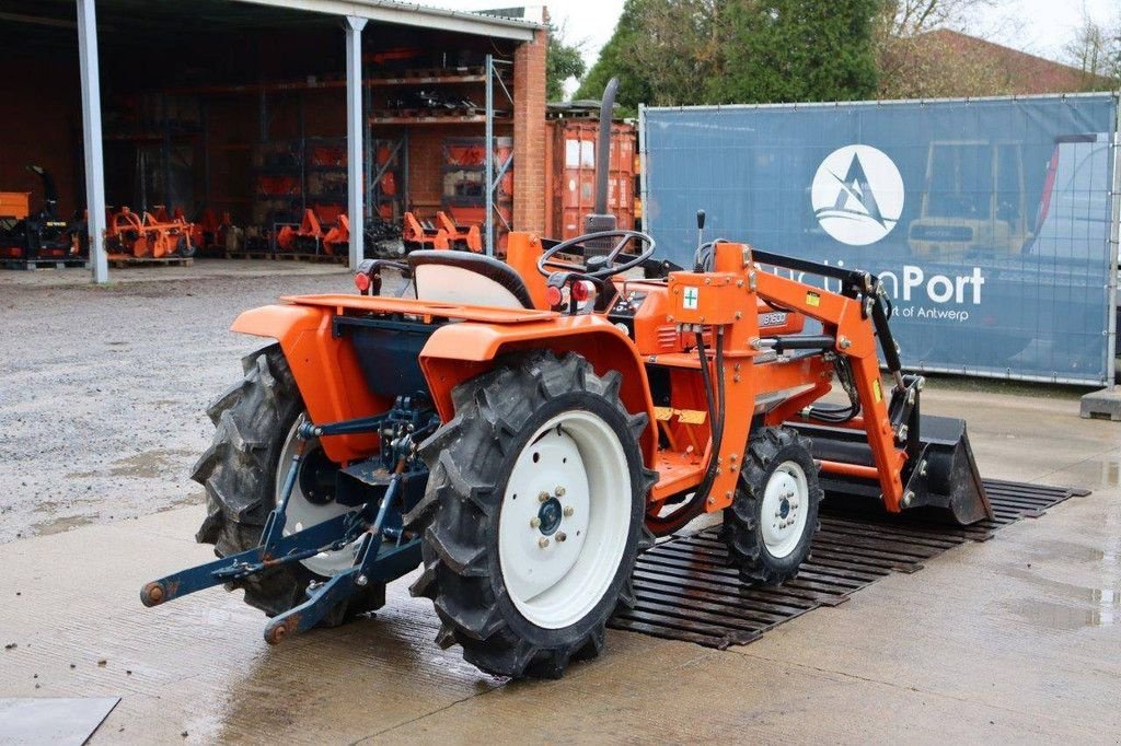 Traktor типа Kubota B1600DT, Gebrauchtmaschine в Antwerpen (Фотография 7)