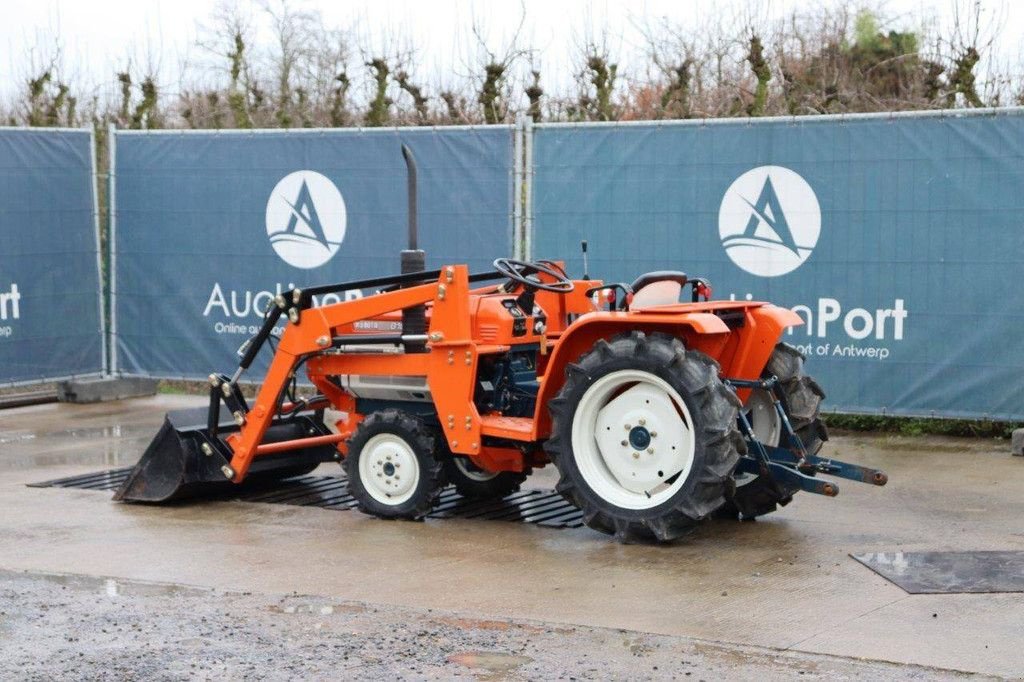 Traktor типа Kubota B1600DT, Gebrauchtmaschine в Antwerpen (Фотография 3)