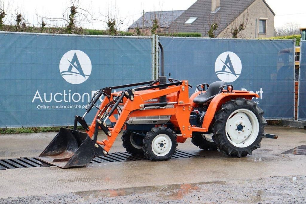 Traktor типа Kubota B1600DT, Gebrauchtmaschine в Antwerpen (Фотография 11)