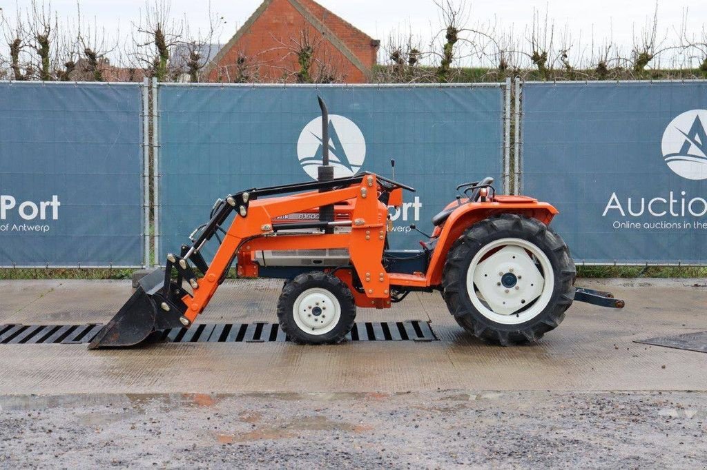 Traktor типа Kubota B1600DT, Gebrauchtmaschine в Antwerpen (Фотография 2)