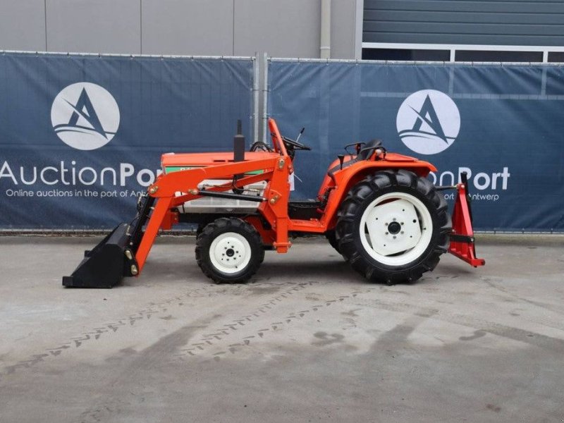 Traktor del tipo Kubota B1702, Gebrauchtmaschine In Antwerpen (Immagine 1)