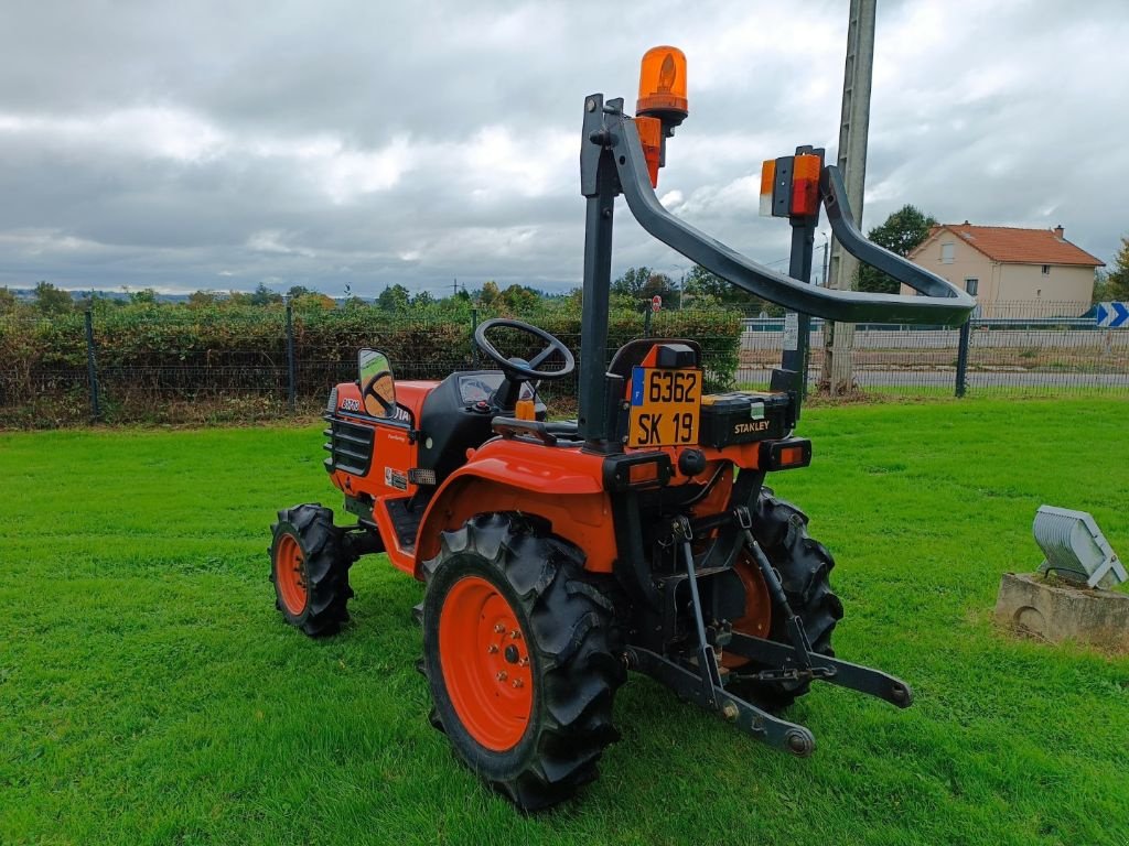 Traktor van het type Kubota B1710DS, Gebrauchtmaschine in LIMOGES (Foto 3)