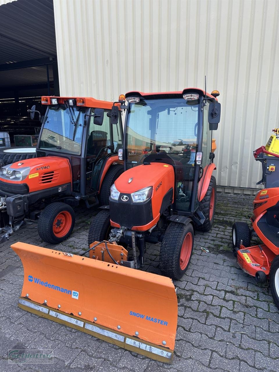 Traktor van het type Kubota B2650 mit Schild&Streuer, Gebrauchtmaschine in Idstein-Wörsdorf (Foto 1)