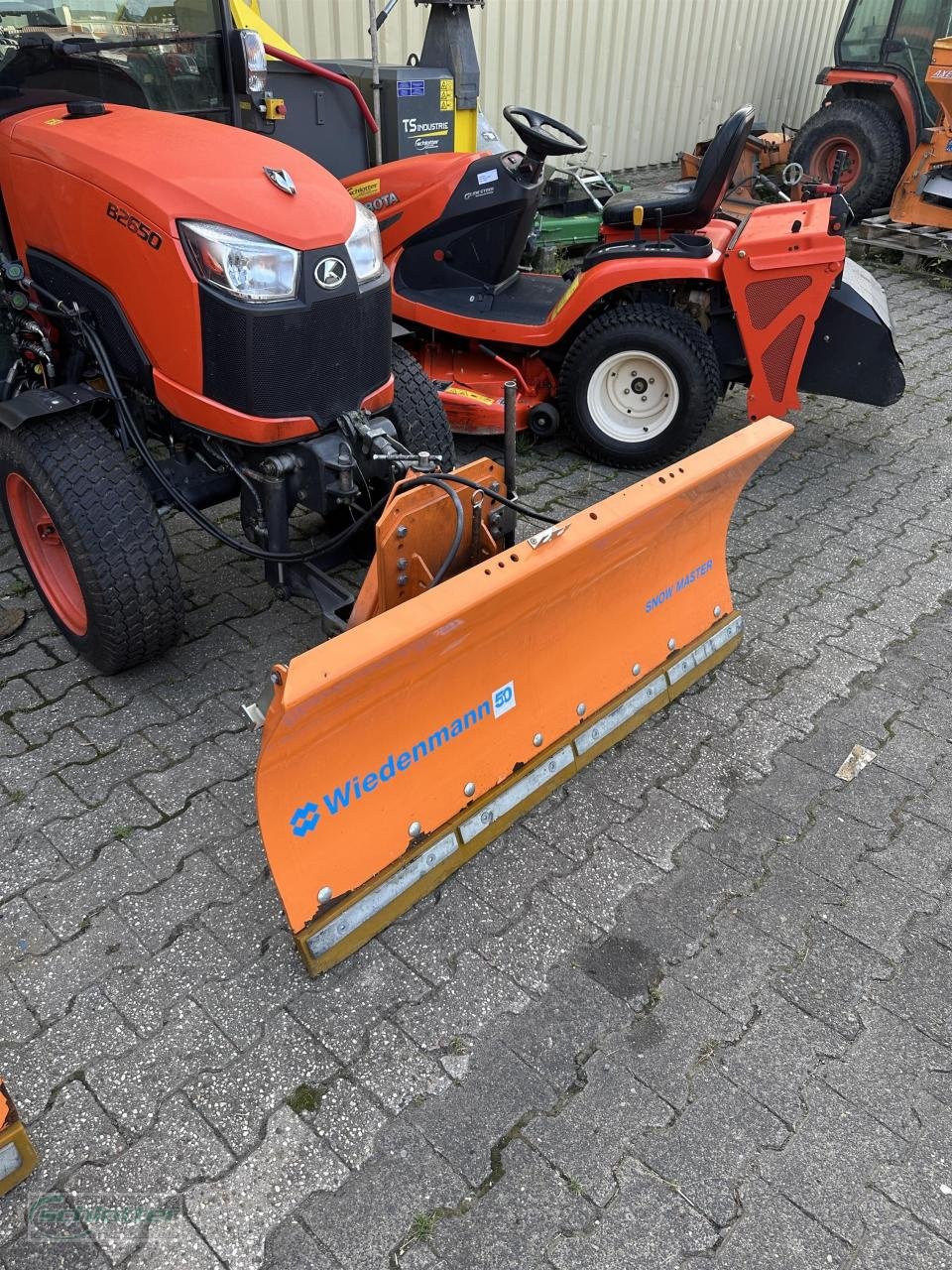 Traktor του τύπου Kubota B2650 mit Schild&Streuer, Gebrauchtmaschine σε Idstein-Wörsdorf (Φωτογραφία 2)