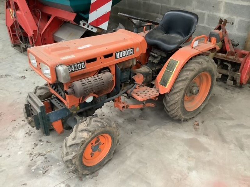 Traktor tipa Kubota B4200, Gebrauchtmaschine u les hayons (Slika 1)