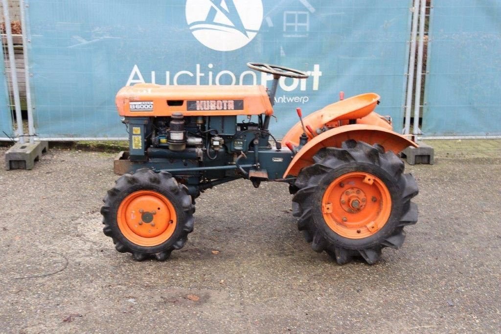 Traktor типа Kubota B6000, Gebrauchtmaschine в Antwerpen (Фотография 2)