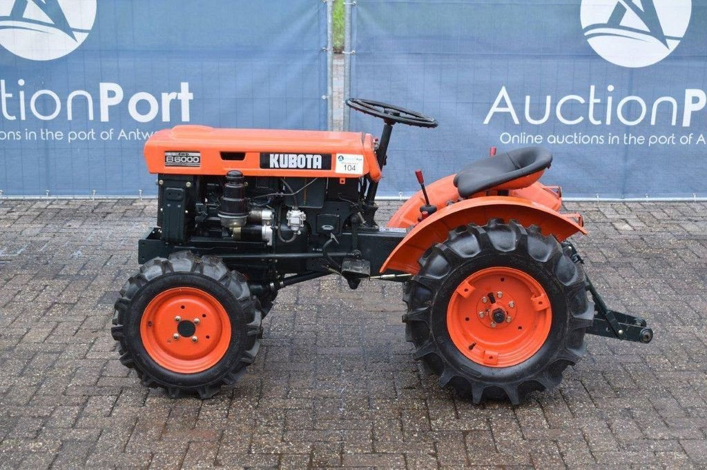 Traktor des Typs Kubota B6000, Gebrauchtmaschine in Antwerpen (Bild 2)