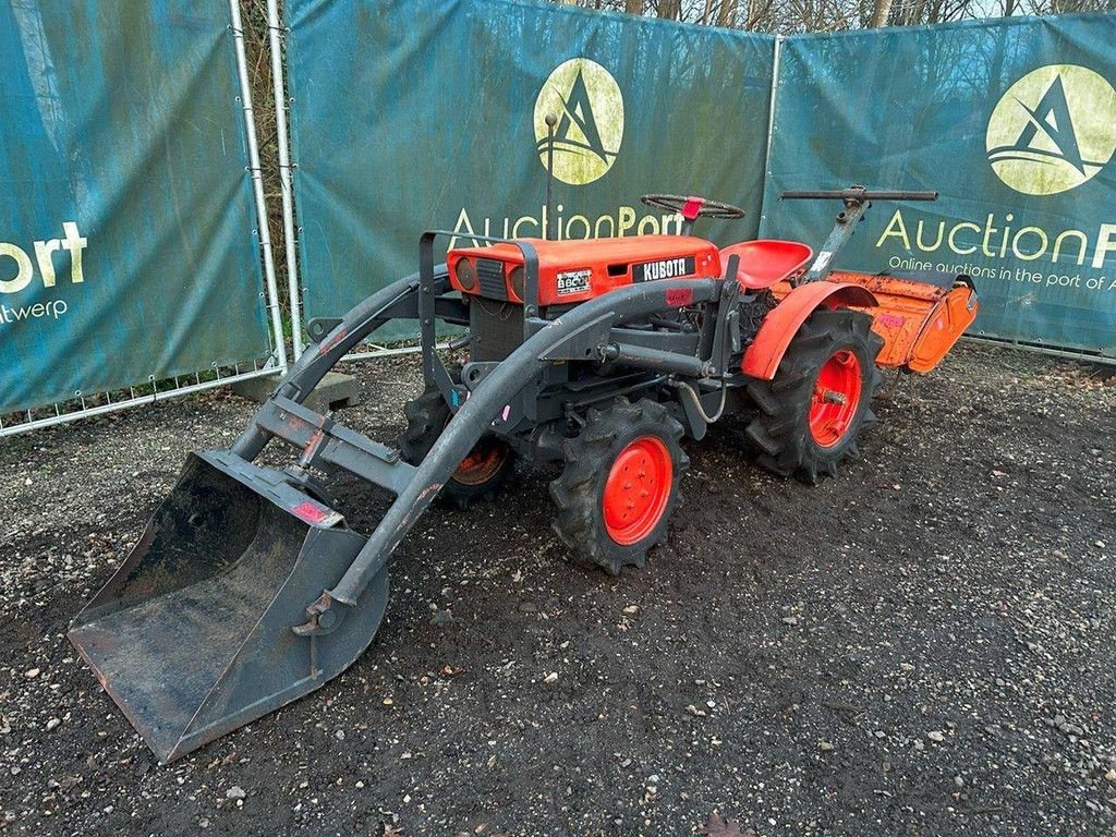 Traktor типа Kubota B6001, Gebrauchtmaschine в Antwerpen (Фотография 8)