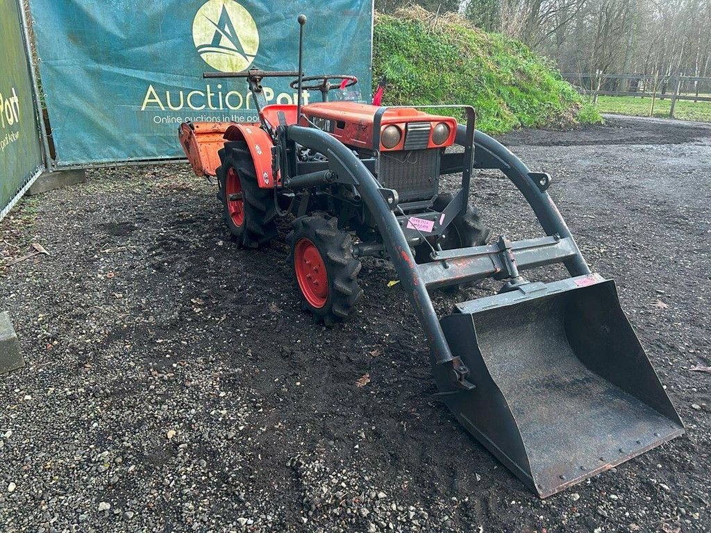 Traktor типа Kubota B6001, Gebrauchtmaschine в Antwerpen (Фотография 5)