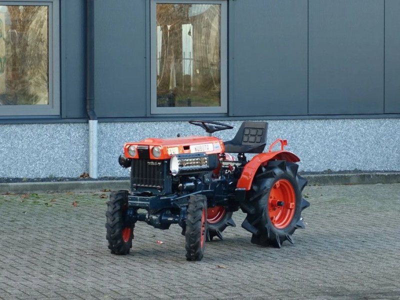 Traktor Türe ait Kubota B7000 4wd / Koopje, Gebrauchtmaschine içinde Swifterband