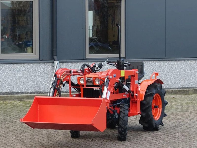 Traktor van het type Kubota B7001 4wd / Voorlader, Gebrauchtmaschine in Swifterband (Foto 1)