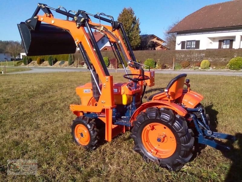 Traktor van het type Kubota B7001 MIT FRONTLADER, Gebrauchtmaschine in Dimbach (Foto 1)