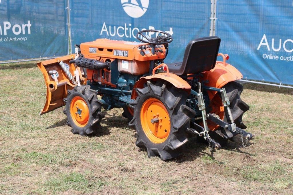 Traktor typu Kubota B7001, Gebrauchtmaschine w Antwerpen (Zdjęcie 4)