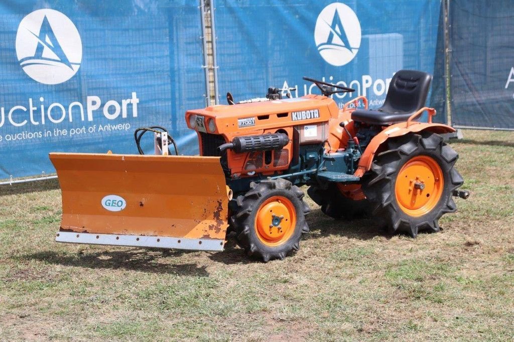 Traktor типа Kubota B7001, Gebrauchtmaschine в Antwerpen (Фотография 10)