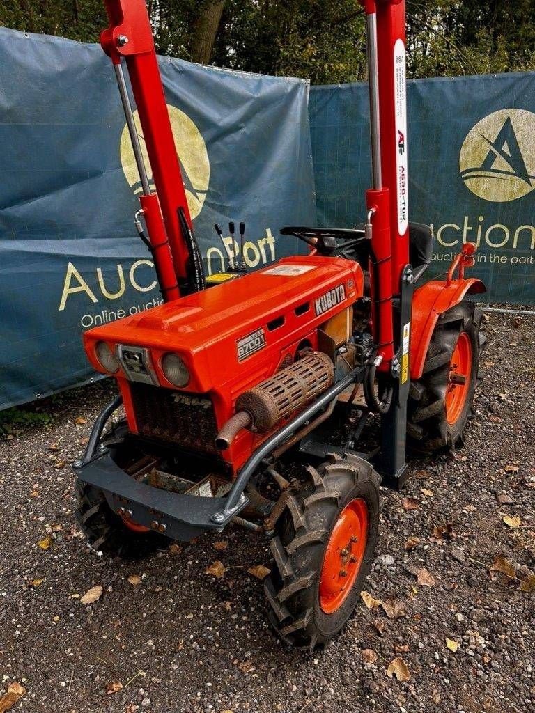 Traktor of the type Kubota B7001, Gebrauchtmaschine in Antwerpen (Picture 4)