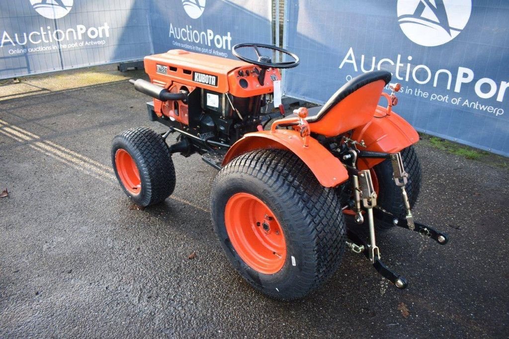 Traktor типа Kubota B7001, Gebrauchtmaschine в Antwerpen (Фотография 4)