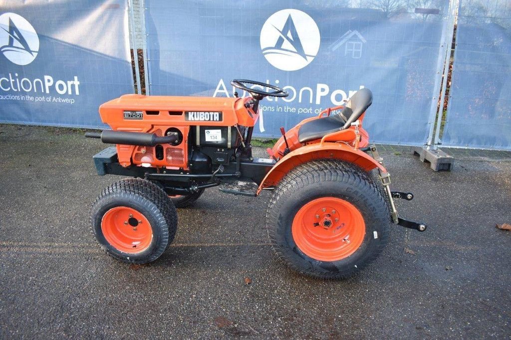 Traktor типа Kubota B7001, Gebrauchtmaschine в Antwerpen (Фотография 3)