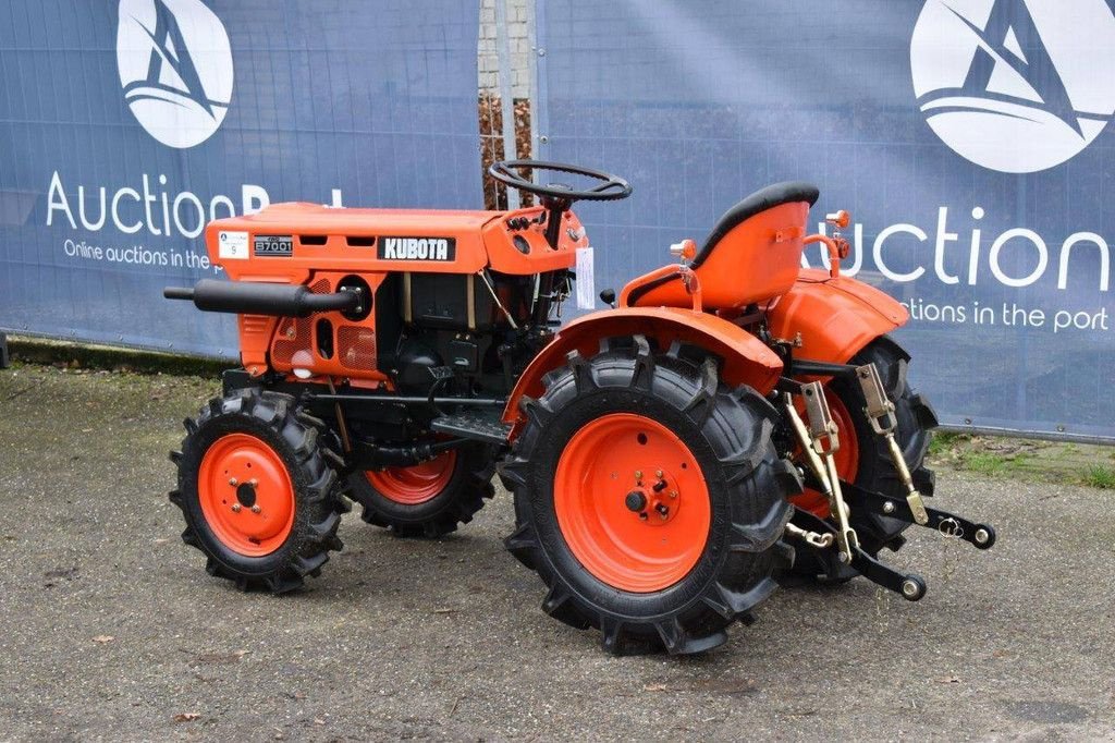 Traktor of the type Kubota B7001, Gebrauchtmaschine in Antwerpen (Picture 3)