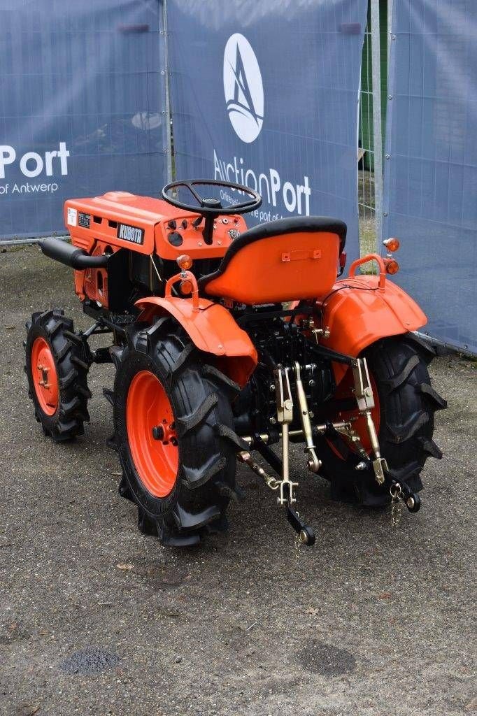 Traktor of the type Kubota B7001, Gebrauchtmaschine in Antwerpen (Picture 4)