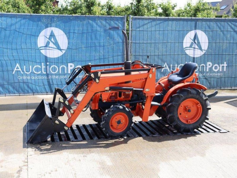 Traktor типа Kubota B7001DT, Gebrauchtmaschine в Antwerpen (Фотография 1)