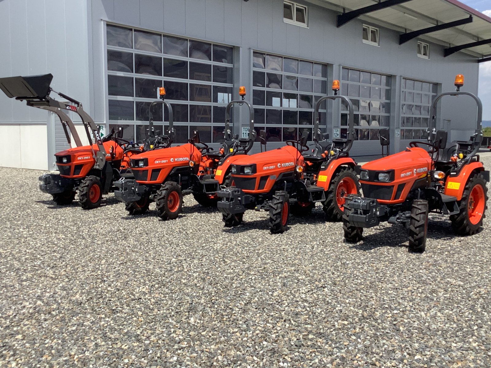 Traktor of the type Kubota EK 1-261, Neumaschine in Ertingen (Picture 7)