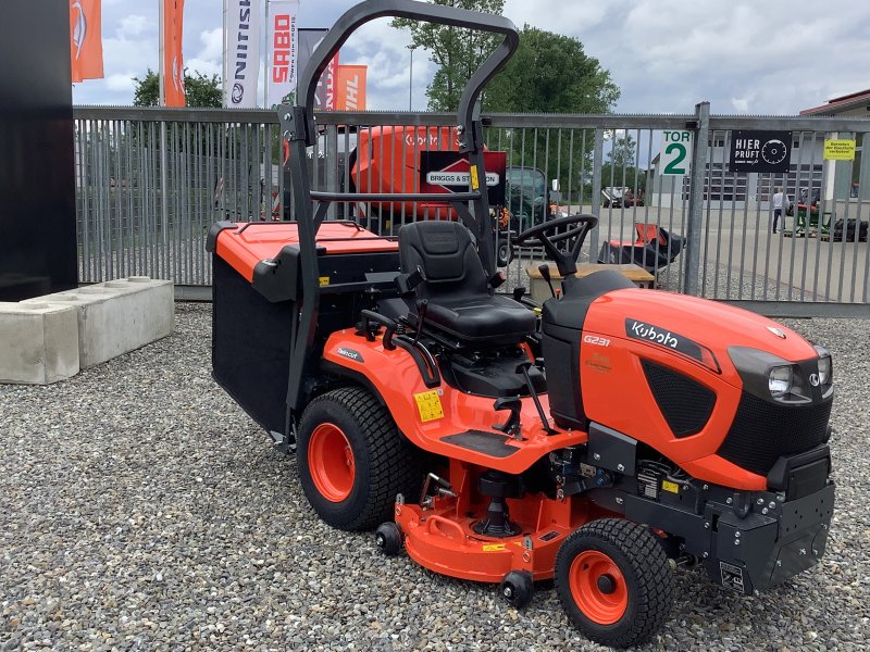 Traktor of the type Kubota G 231, Neumaschine in Ertingen (Picture 1)