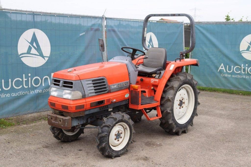 Traktor типа Kubota Grandel GL240, Gebrauchtmaschine в Antwerpen (Фотография 9)