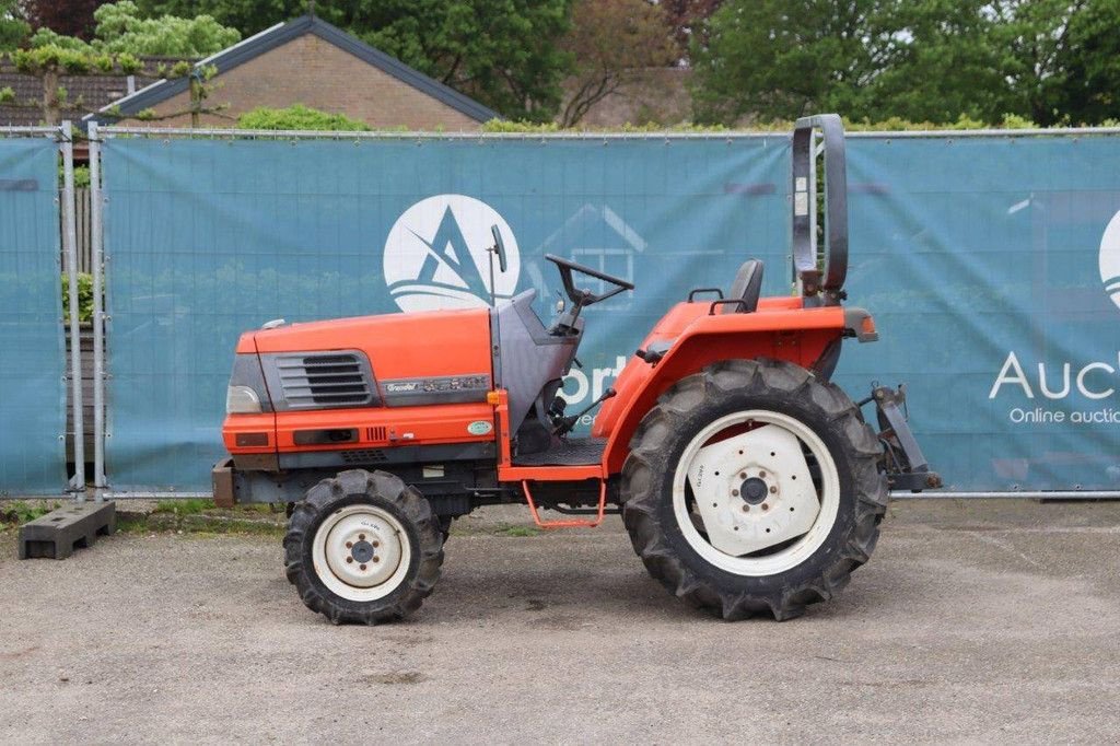 Traktor des Typs Kubota Grandel GL240, Gebrauchtmaschine in Antwerpen (Bild 2)