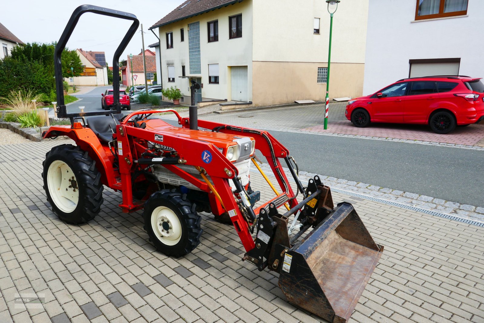 Traktor del tipo Kubota L 2002 DT Allr. Erst 751 Std. Mit Ind-Lader und Klapp-Bügel. Sehr guter Zustand!!, Gebrauchtmaschine en Langenzenn (Imagen 4)