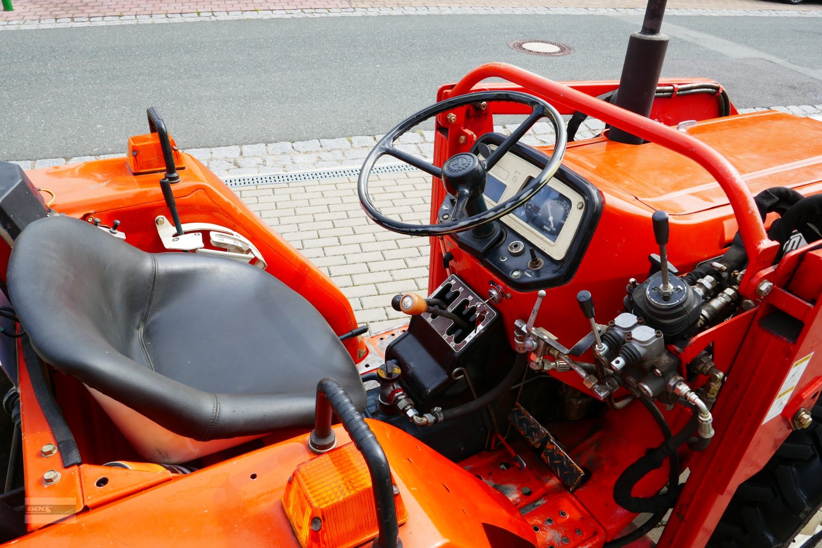 Traktor van het type Kubota L 2002 DT Allr. Erst 751 Std. Mit Ind-Lader und Klapp-Bügel. Sehr guter Zustand!!, Gebrauchtmaschine in Langenzenn (Foto 9)