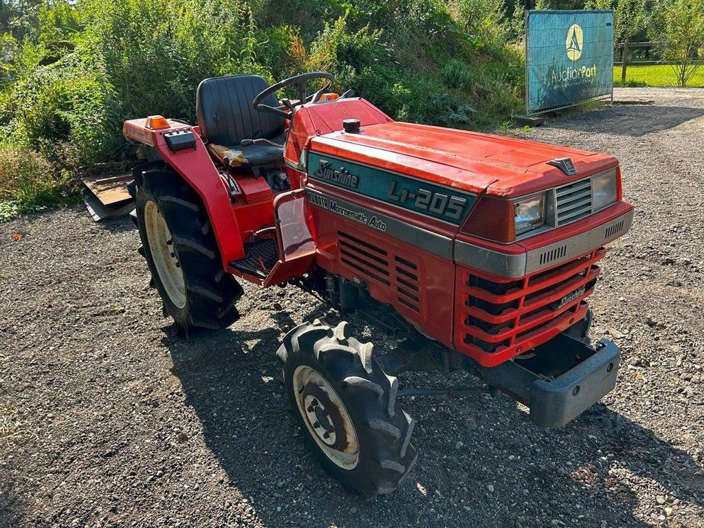 Traktor типа Kubota L1-205, Gebrauchtmaschine в Antwerpen (Фотография 5)