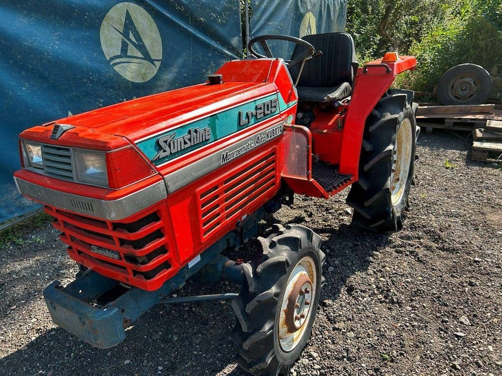 Traktor типа Kubota L1-205, Gebrauchtmaschine в Antwerpen (Фотография 8)