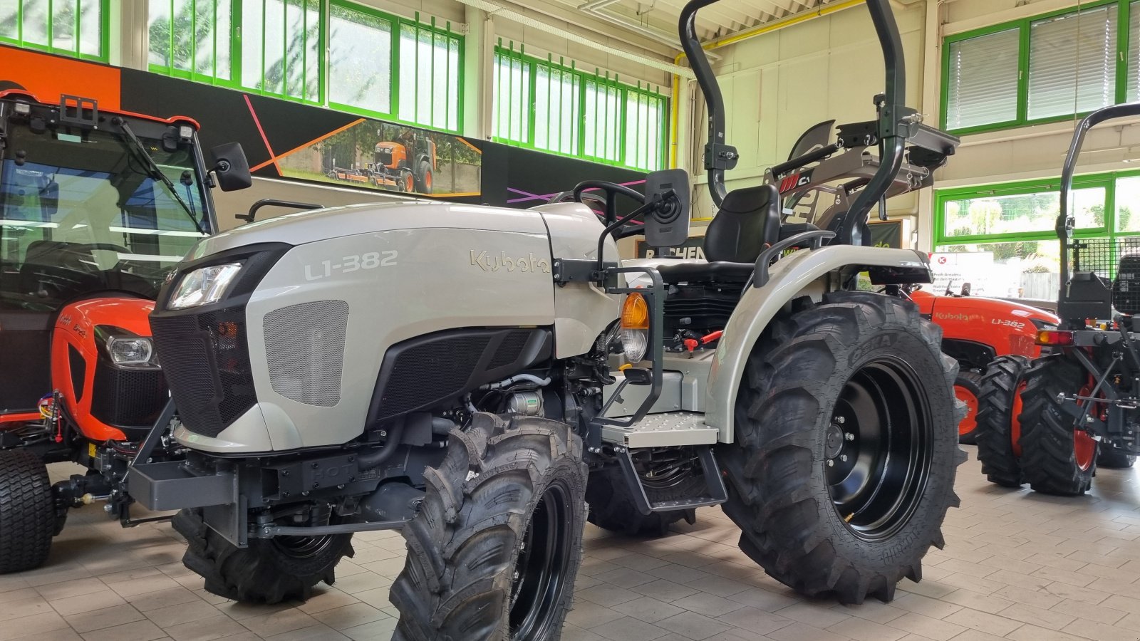 Traktor of the type Kubota L1-382 ab 0,99%, Neumaschine in Olpe (Picture 1)