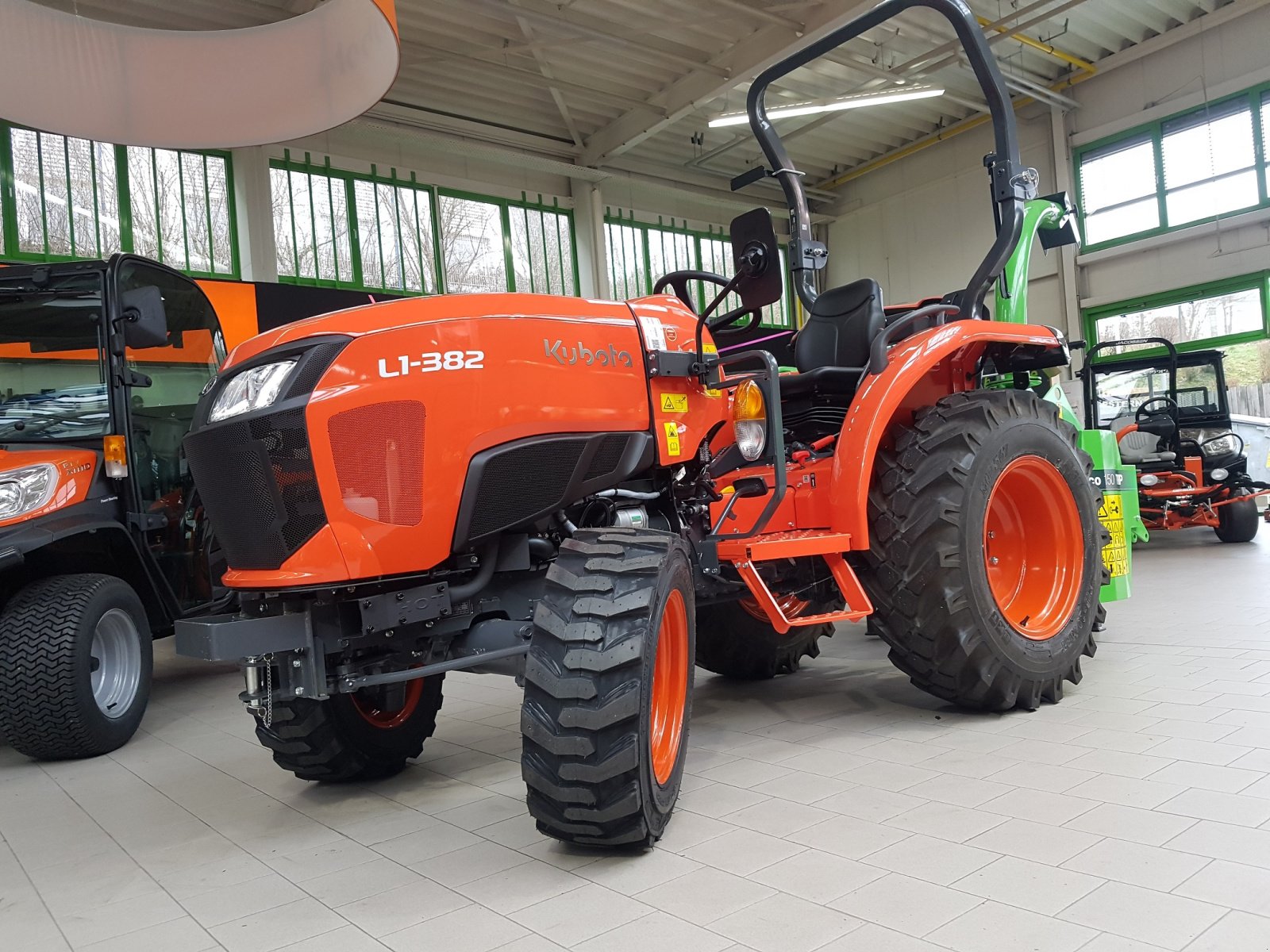 Traktor of the type Kubota L1-382 ab 0,99%, Neumaschine in Olpe (Picture 13)