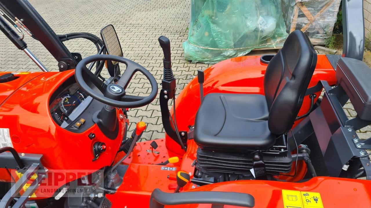 Traktor of the type Kubota L1-382 DW EC + Quicke Lader C13, Neumaschine in Groß-Umstadt (Picture 3)