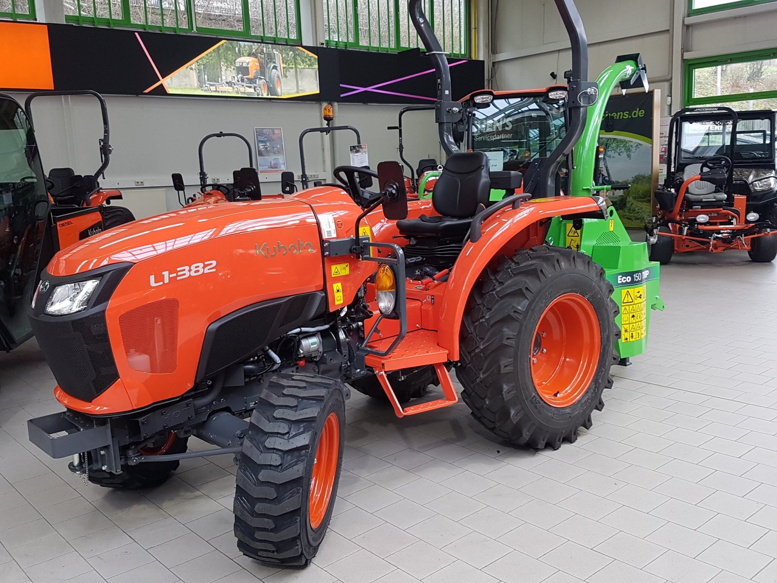 Traktor от тип Kubota L1-382 Hydrostat-Sonderfarbe, Neumaschine в Olpe (Снимка 12)