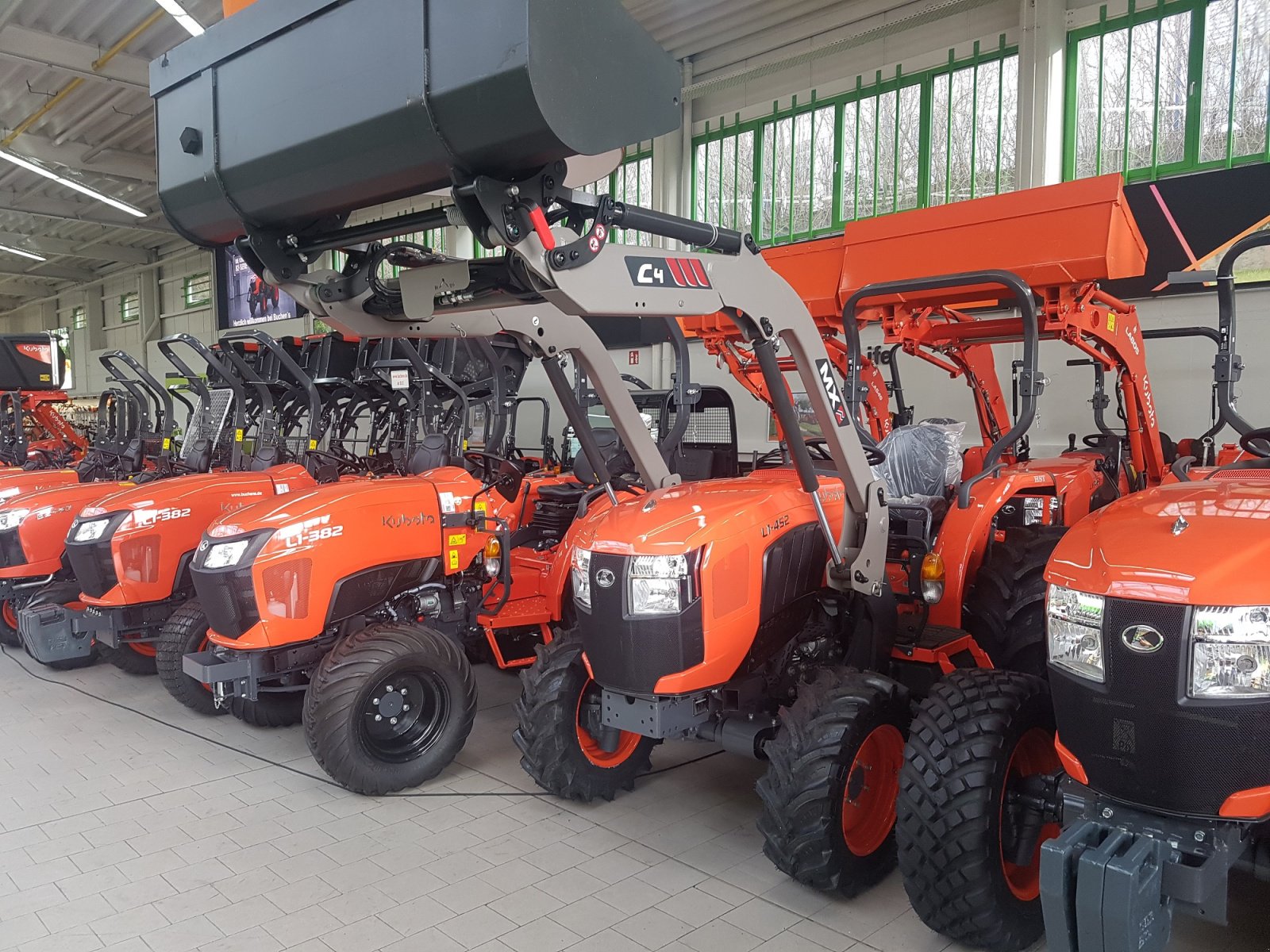 Traktor типа Kubota L1-452 D  ab 2,99%, Neumaschine в Olpe (Фотография 9)