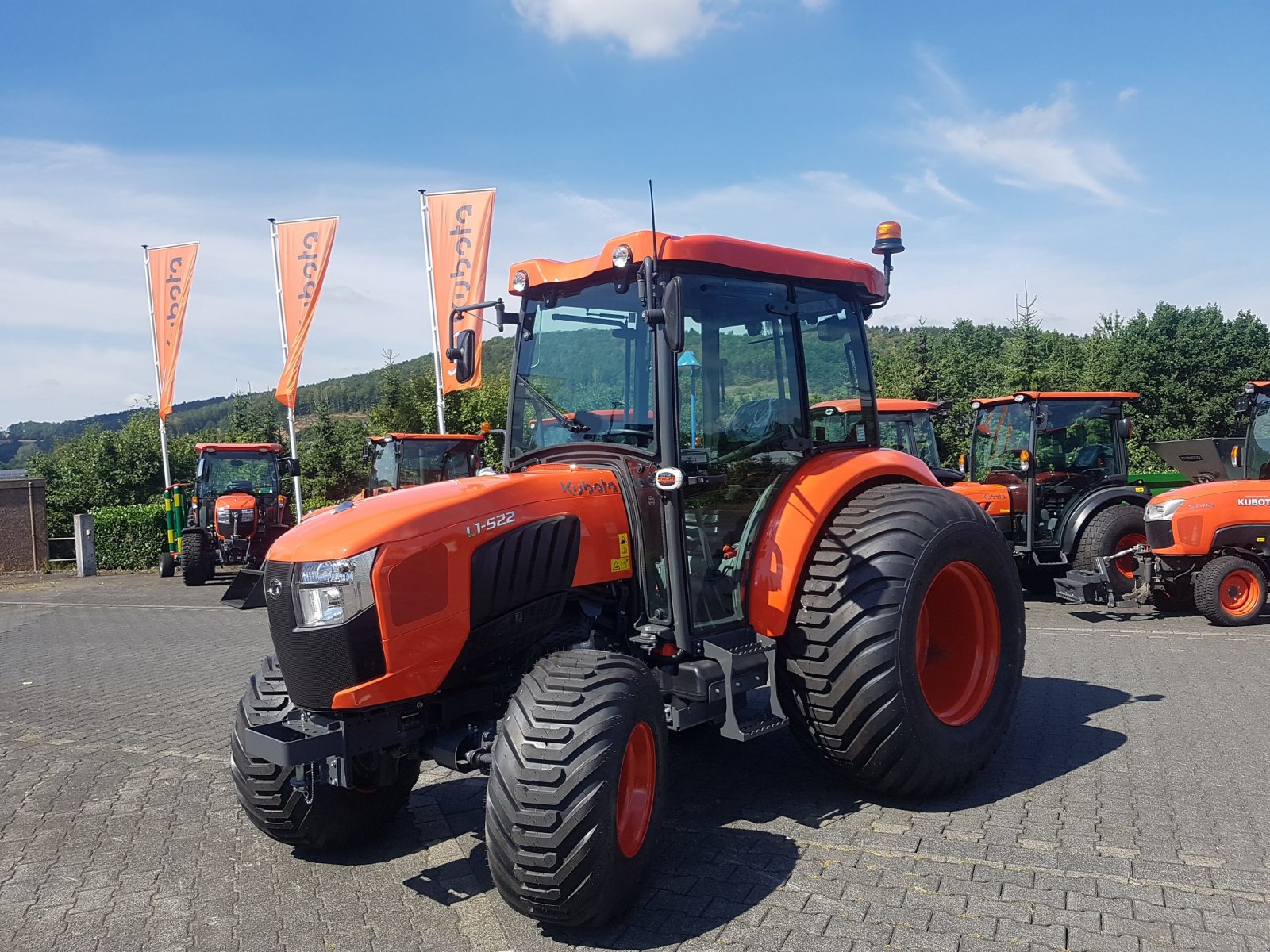 Traktor van het type Kubota L1-522 CAB ab 0,99%, Neumaschine in Olpe (Foto 3)