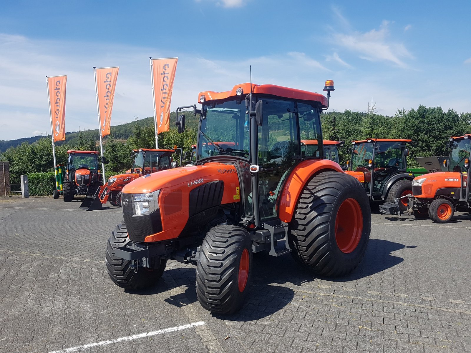 Traktor van het type Kubota L1-522 CAB ab 0,99%, Neumaschine in Olpe (Foto 8)