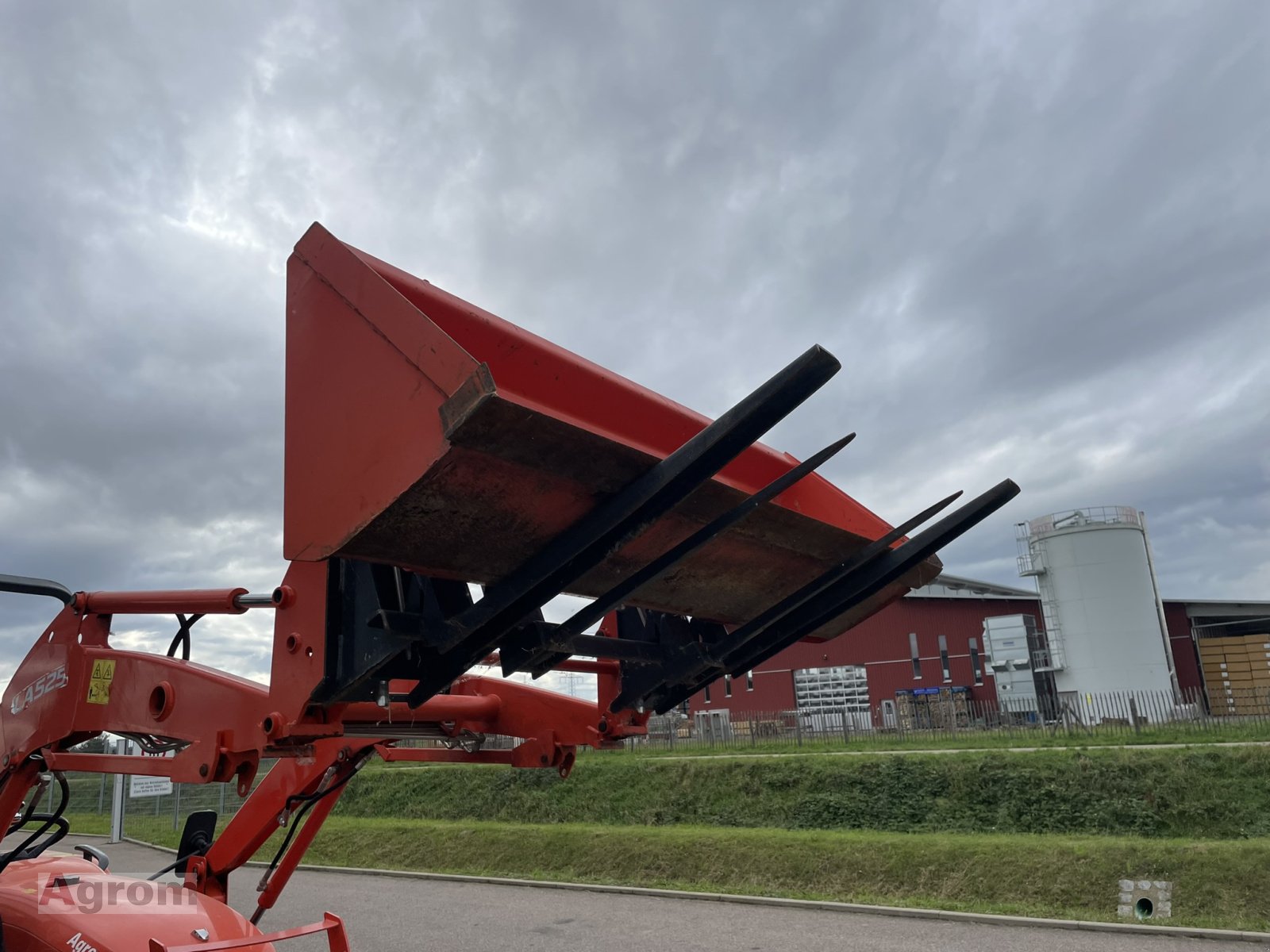 Traktor des Typs Kubota L1361, Gebrauchtmaschine in Meißenheim-Kürzell (Bild 9)