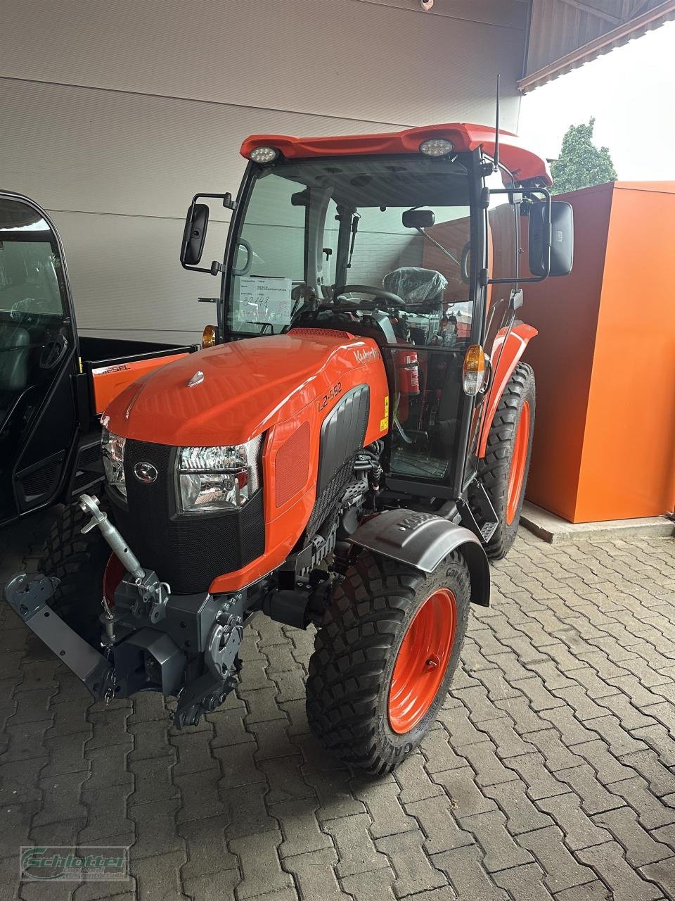 Traktor of the type Kubota L2-552DHC Winter FZ, Neumaschine in Idstein-Wörsdorf (Picture 1)