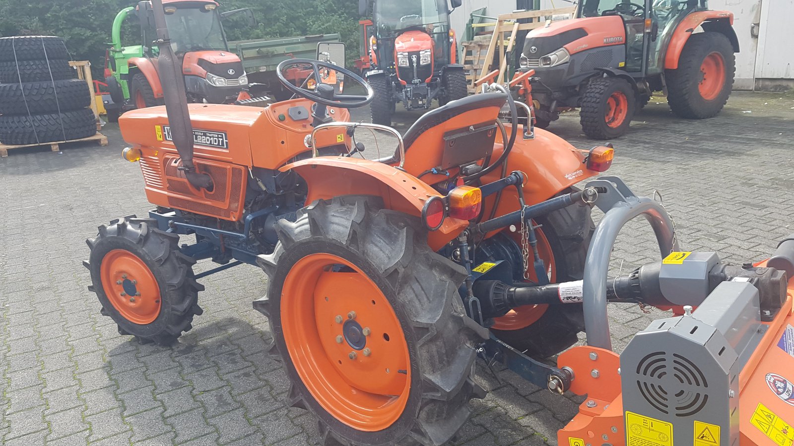 Traktor des Typs Kubota L2201, Gebrauchtmaschine in Olpe (Bild 3)