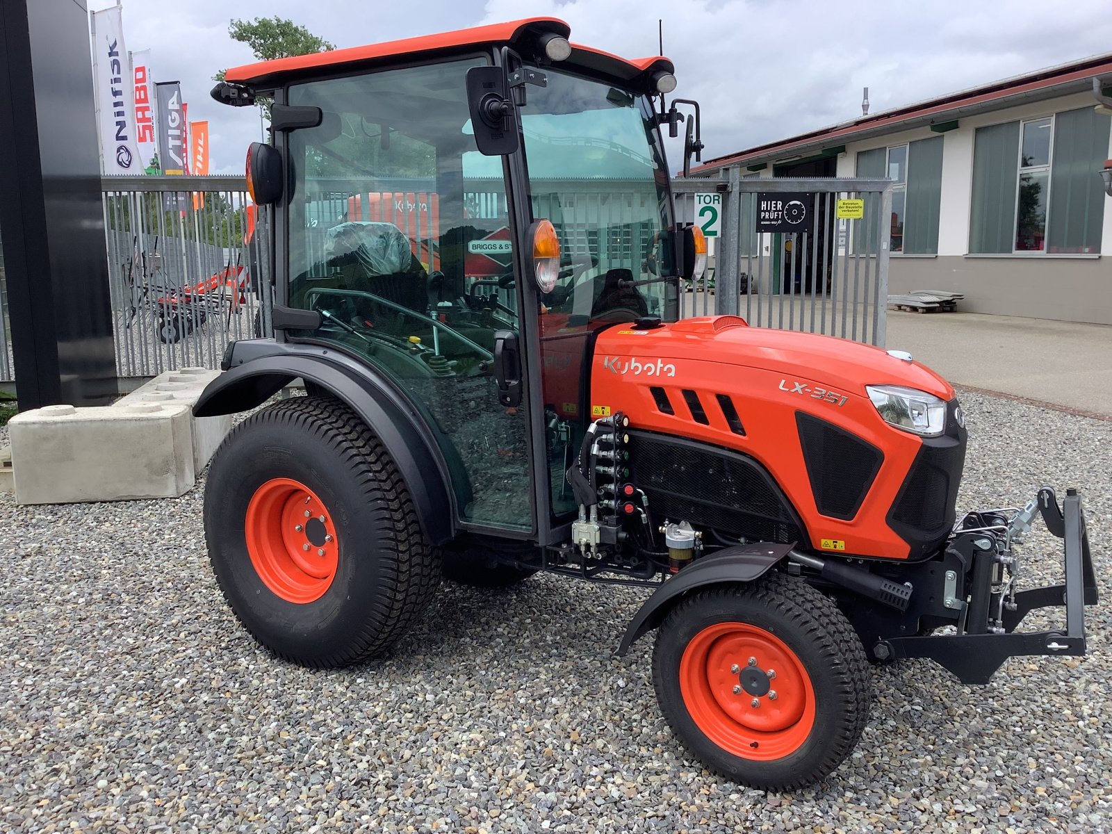 Traktor του τύπου Kubota LX-351, Neumaschine σε Ertingen (Φωτογραφία 1)