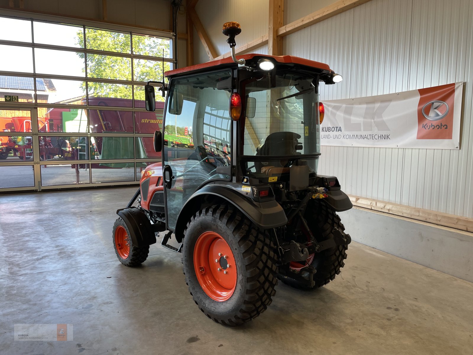 Traktor of the type Kubota LX-401, Neumaschine in Biessenhofen (Picture 3)