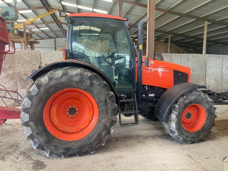 Traktor des Typs Kubota M 135 GX II, Gebrauchtmaschine in LE PONT CHRETIEN (Bild 2)