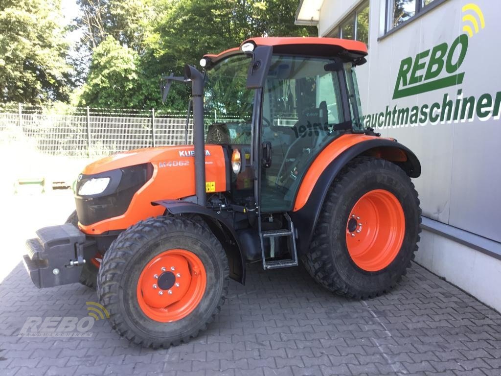 Traktor du type Kubota M 4062 HYDRAULIC SHUTTLE, Gebrauchtmaschine en Neuenkirchen-Vörden (Photo 1)