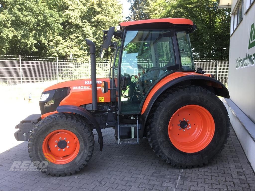 Traktor van het type Kubota M 4062 HYDRAULIC SHUTTLE, Gebrauchtmaschine in Neuenkirchen-Vörden (Foto 2)