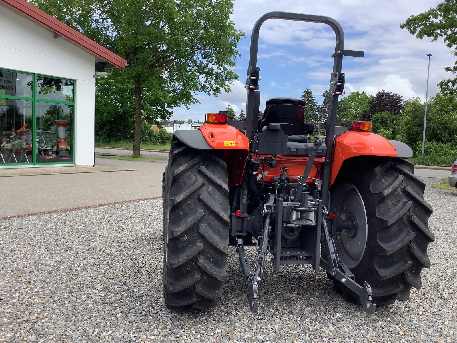 Traktor of the type Kubota M 4063, Neumaschine in Ertingen (Picture 3)